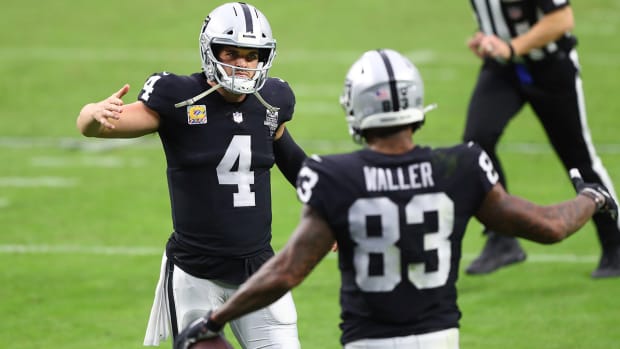 Derek Carr (4) and Darren Waller (83) celebrate a touchdown.
